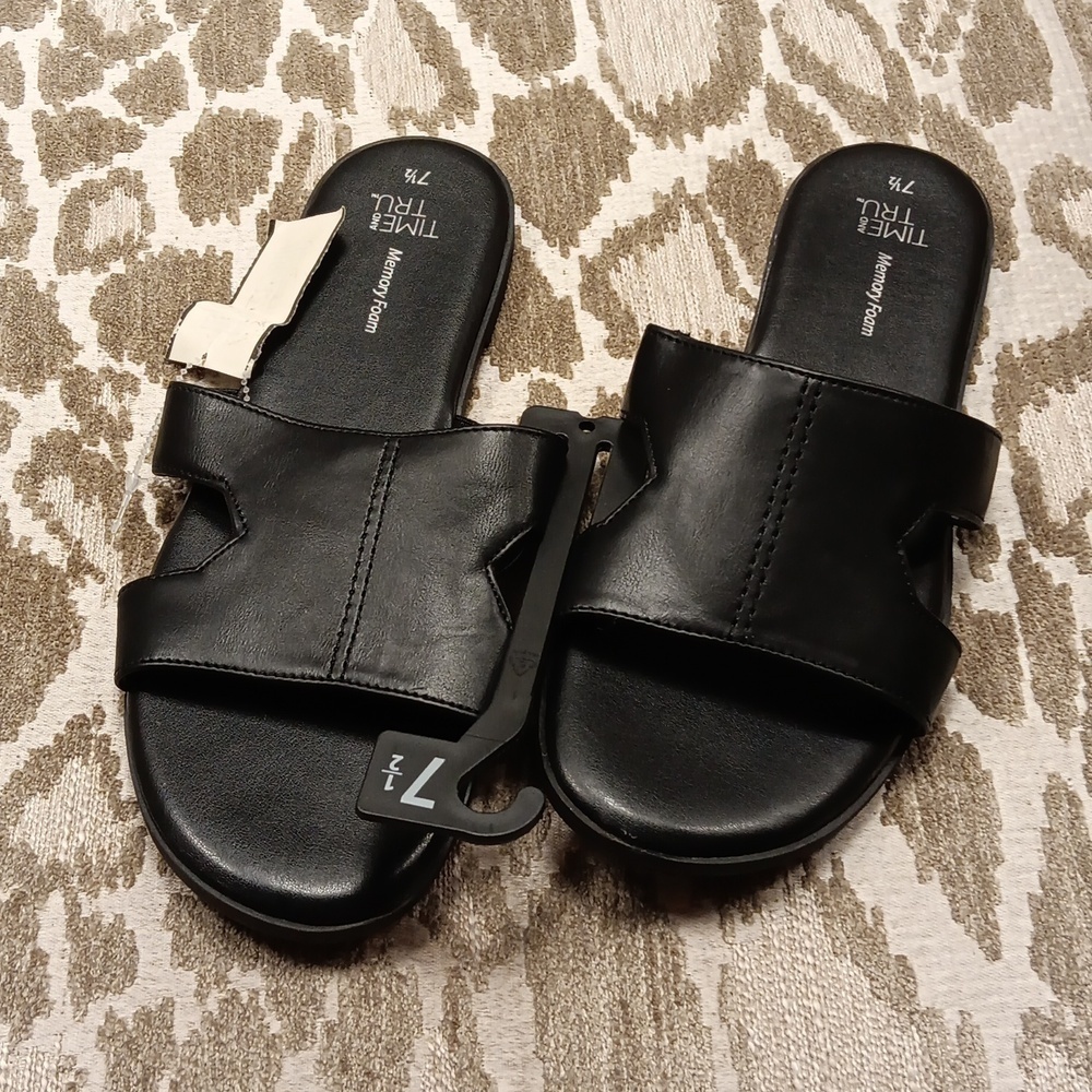 Time & Tru Memory Foam Sandals - Picture 2 of 4